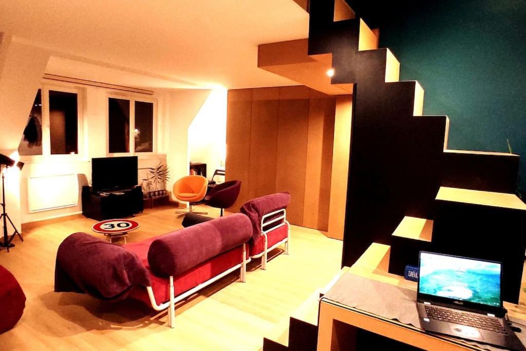 Le Duplex, Vue Et Port